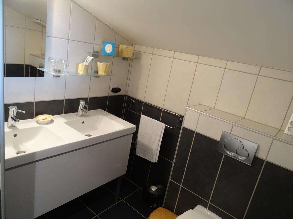 Une Chambre En Ville Savigneux (Loire) Room photo